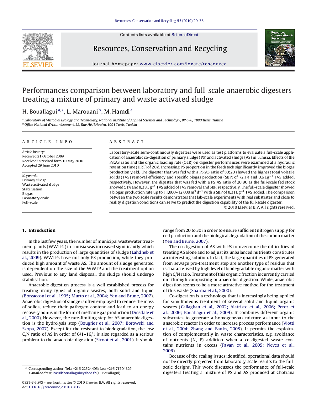 Performances comparison between laboratory and full-scale anaerobic digesters treating a mixture of primary and waste activated sludge