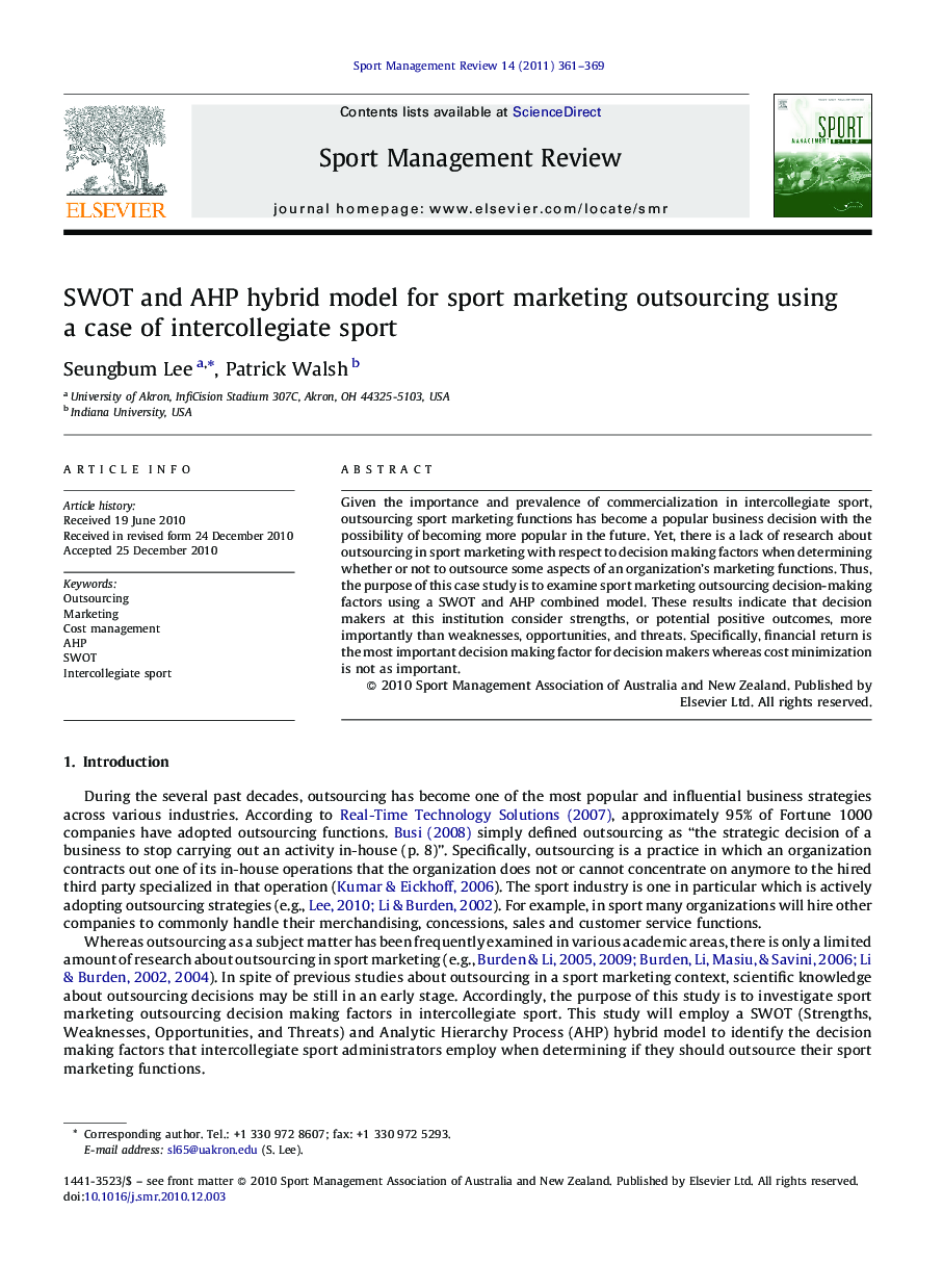 مدل ترکیبی SWOT وAHP برای برون سپاری بازاریابی ورزشی با استفاده از یک مورد ورزش بین دانشکده ای
