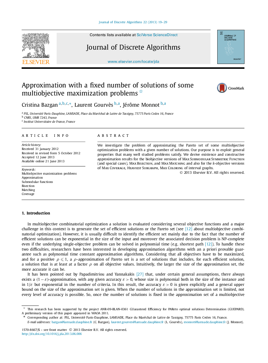 Approximation with a fixed number of solutions of some multiobjective maximization problems 