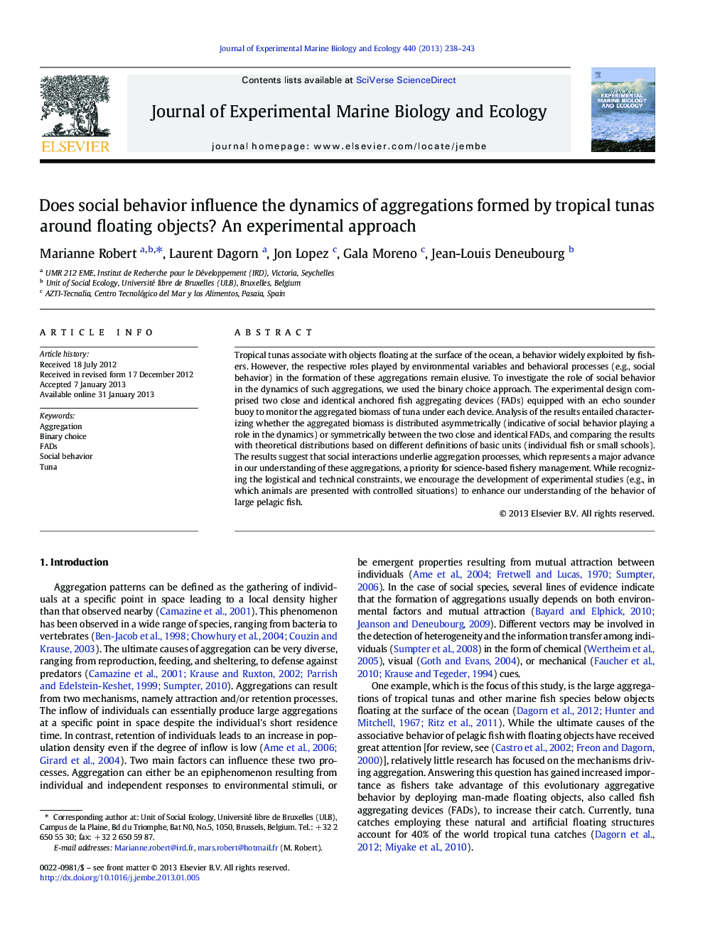 Does social behavior influence the dynamics of aggregations formed by tropical tunas around floating objects? An experimental approach