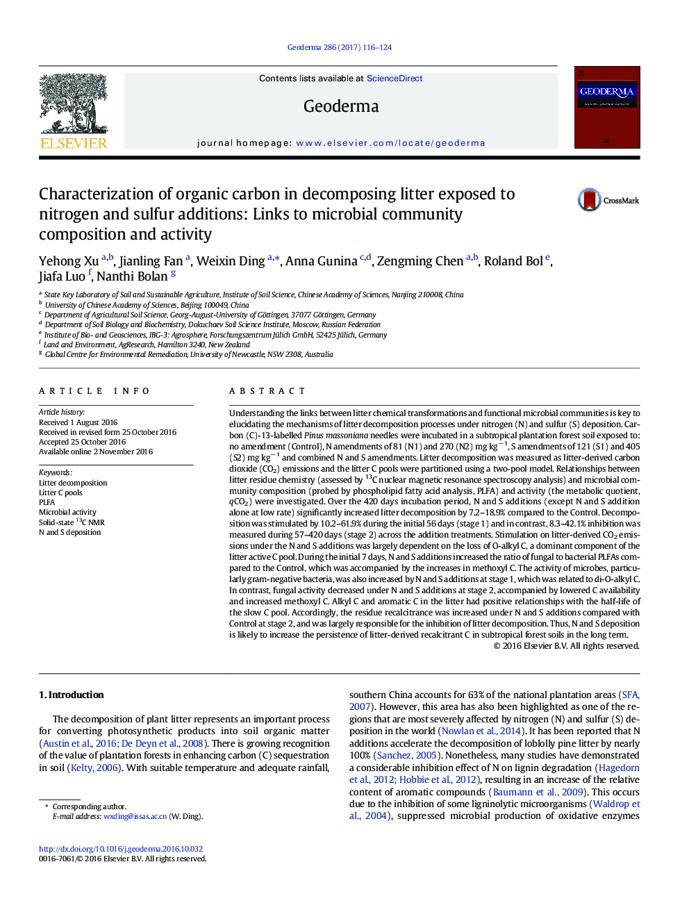 خصوصیات کربن آلی در تجزیه بستر در معرض افزودنی های نیتروژن و گوگرد: پیوندهای مربوط به ترکیب جامعه میکروبی و فعالیت