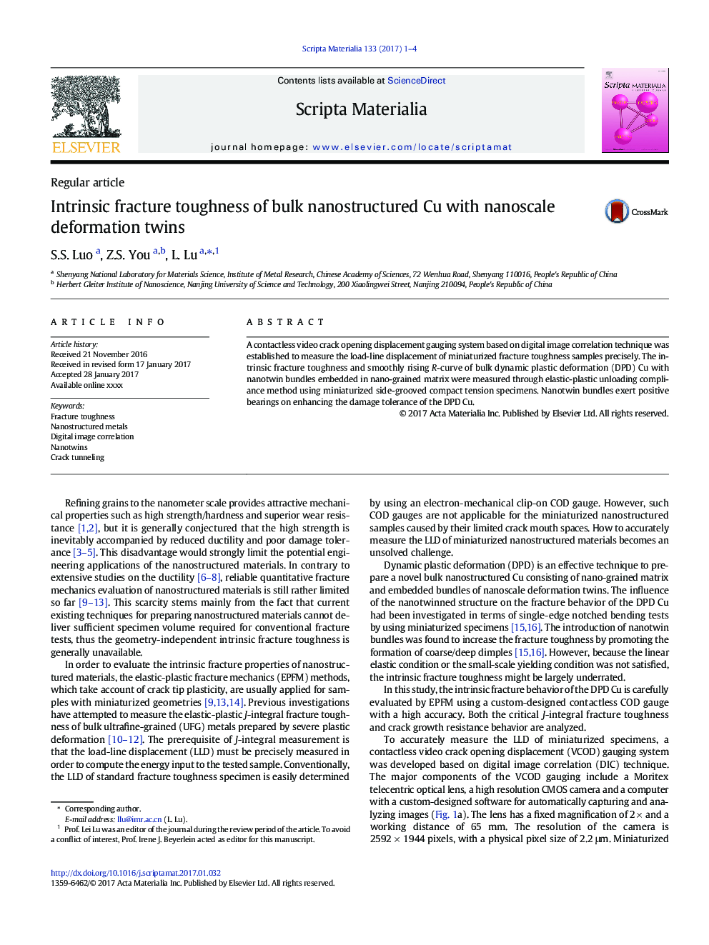 Intrinsic fracture toughness of bulk nanostructured Cu with nanoscale deformation twins