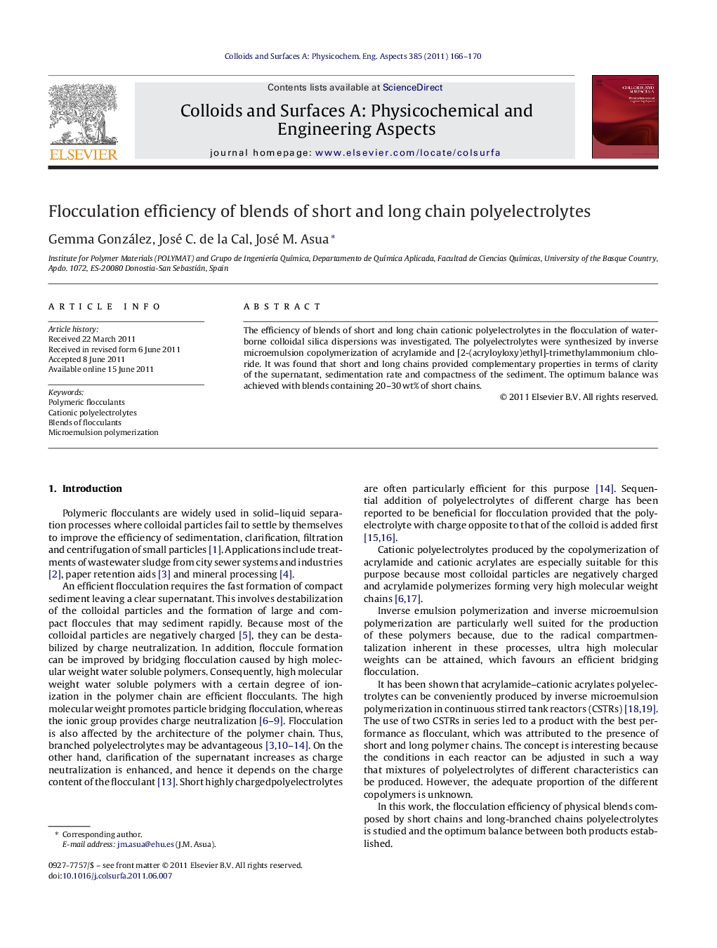 Flocculation efficiency of blends of short and long chain polyelectrolytes