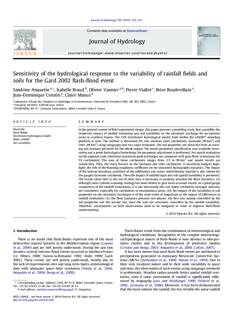 Sensitivity of the hydrological response to the variability of rainfall fields and soils for the Gard 2002 flash-flood event