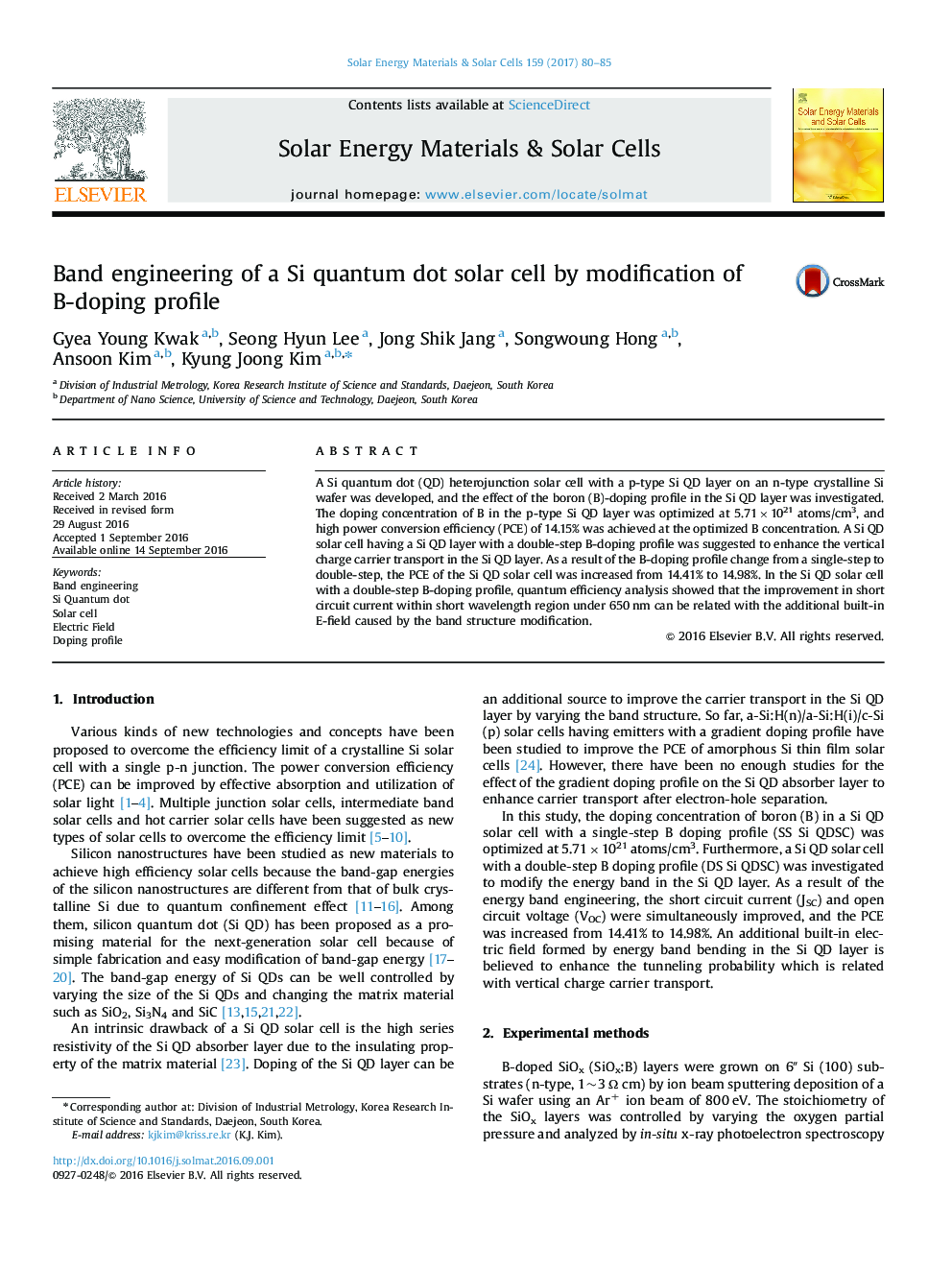 Band engineering of a Si quantum dot solar cell by modification of B-doping profile