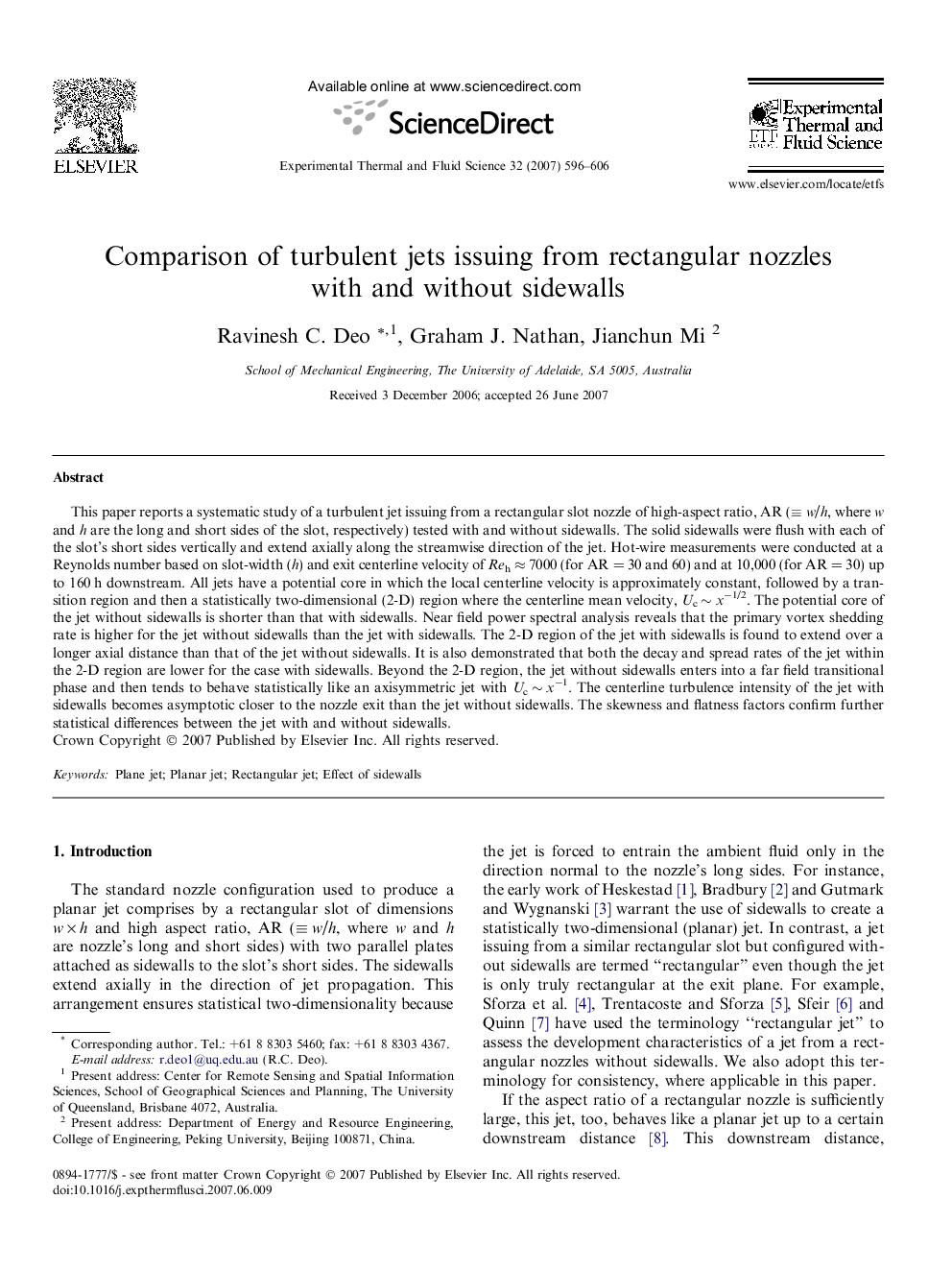 Comparison of turbulent jets issuing from rectangular nozzles with and without sidewalls