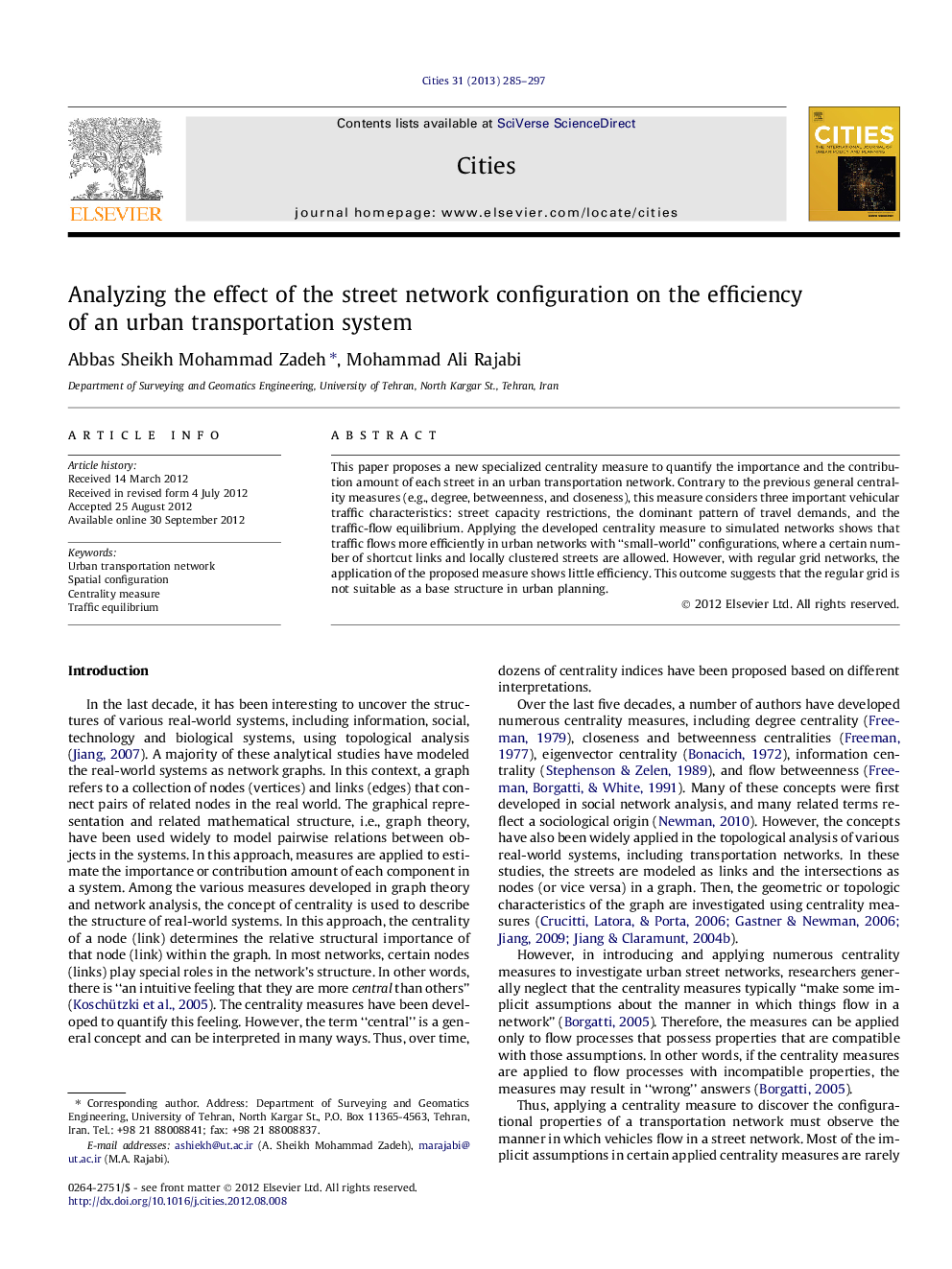 Analyzing the effect of the street network configuration on the efficiency of an urban transportation system