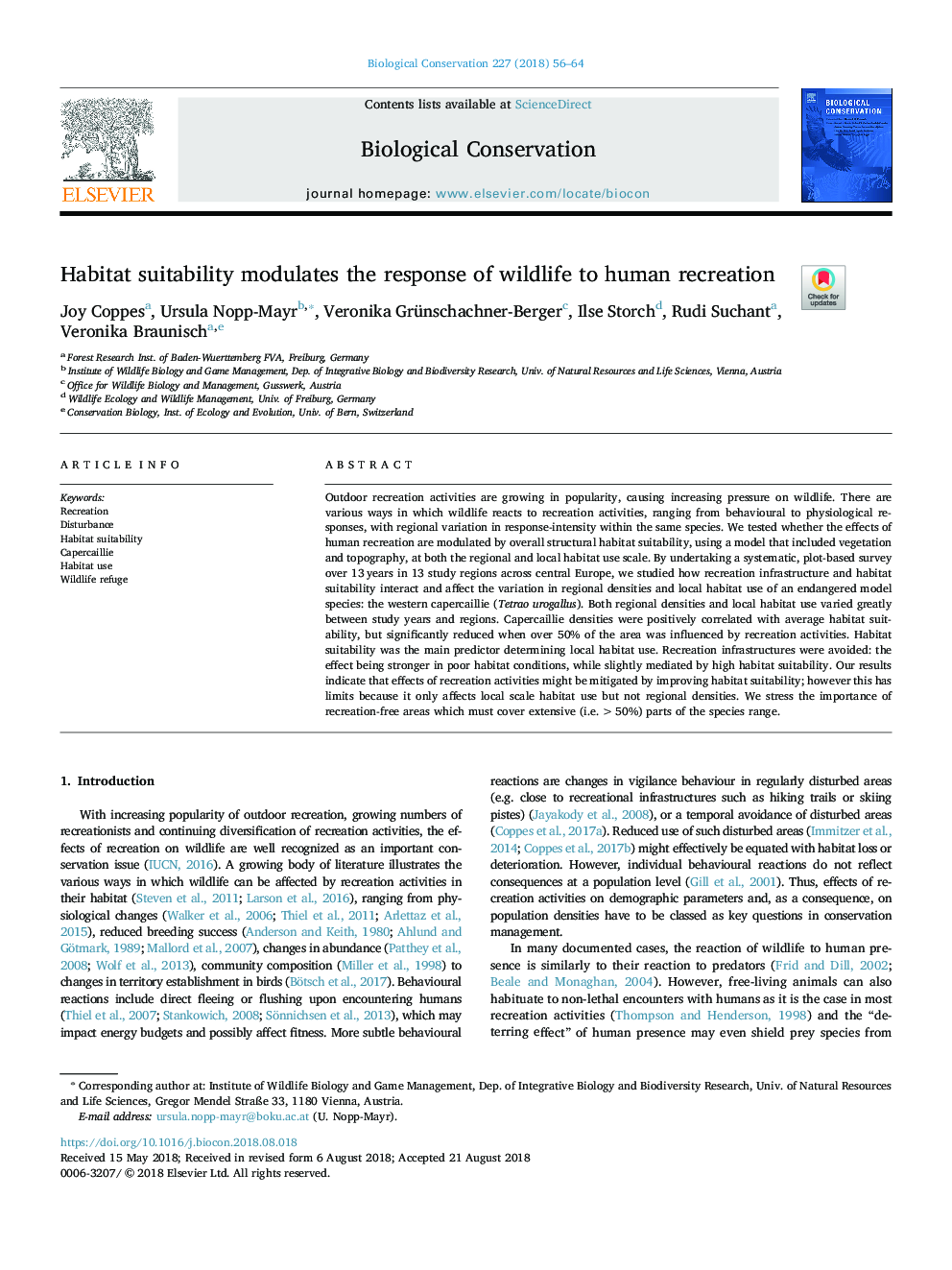 Habitat suitability modulates the response of wildlife to human recreation