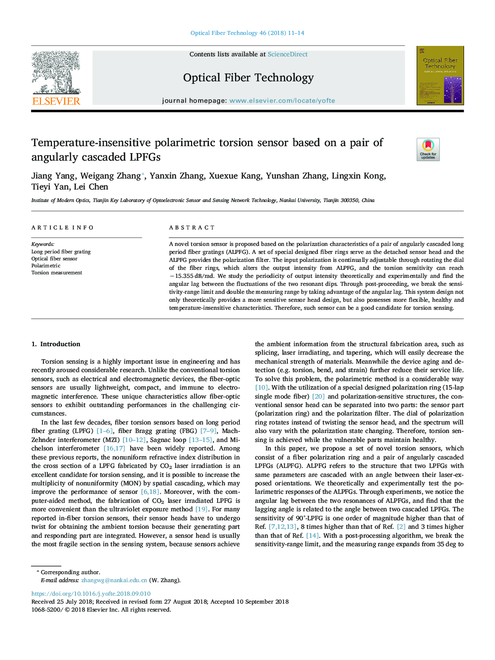 Temperature-insensitive polarimetric torsion sensor based on a pair of angularly cascaded LPFGs