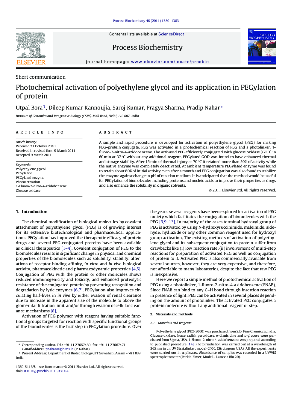 Photochemical activation of polyethylene glycol and its application in PEGylation of protein
