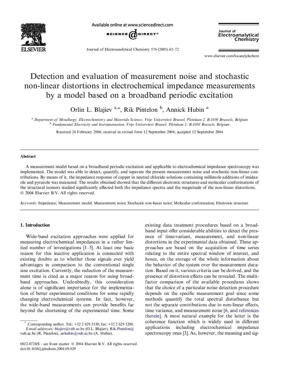 Detection and evaluation of measurement noise and stochastic non-linear distortions in electrochemical impedance measurements by a model based on a broadband periodic excitation