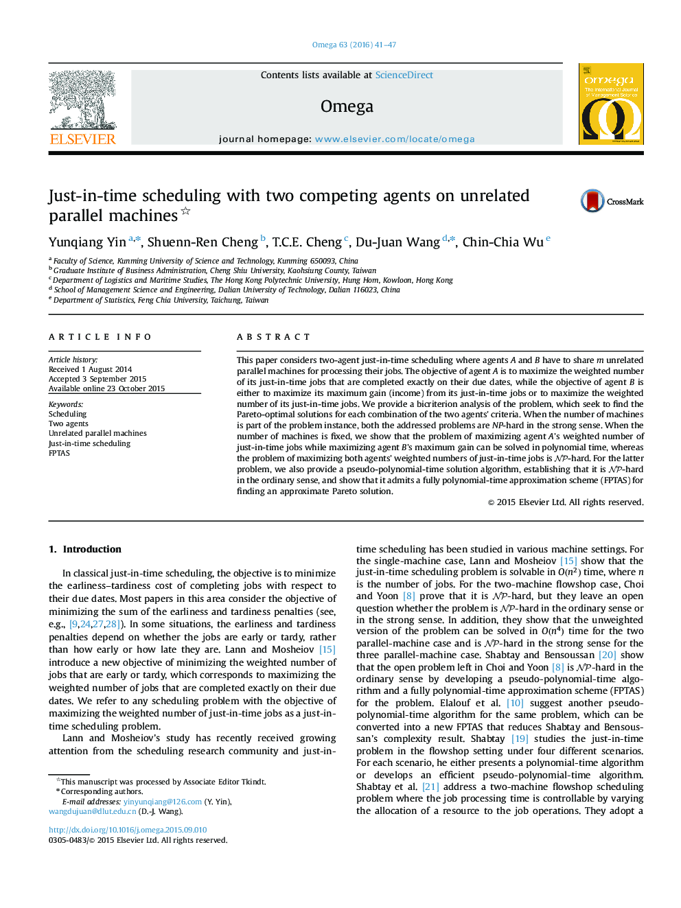 Just-in-time scheduling with two competing agents on unrelated parallel machines 