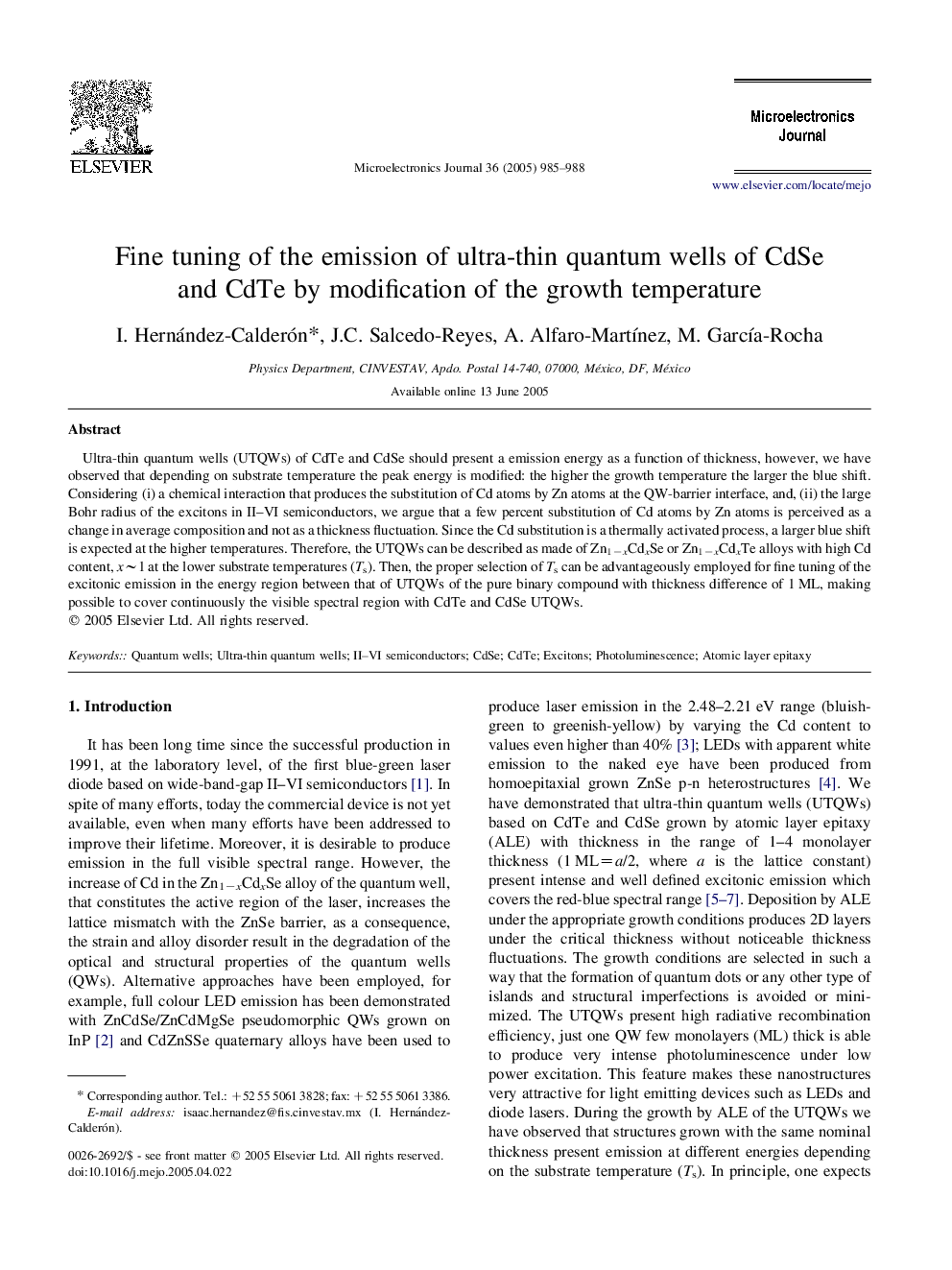 Fine tuning of the emission of ultra-thin quantum wells of CdSe and CdTe by modification of the growth temperature