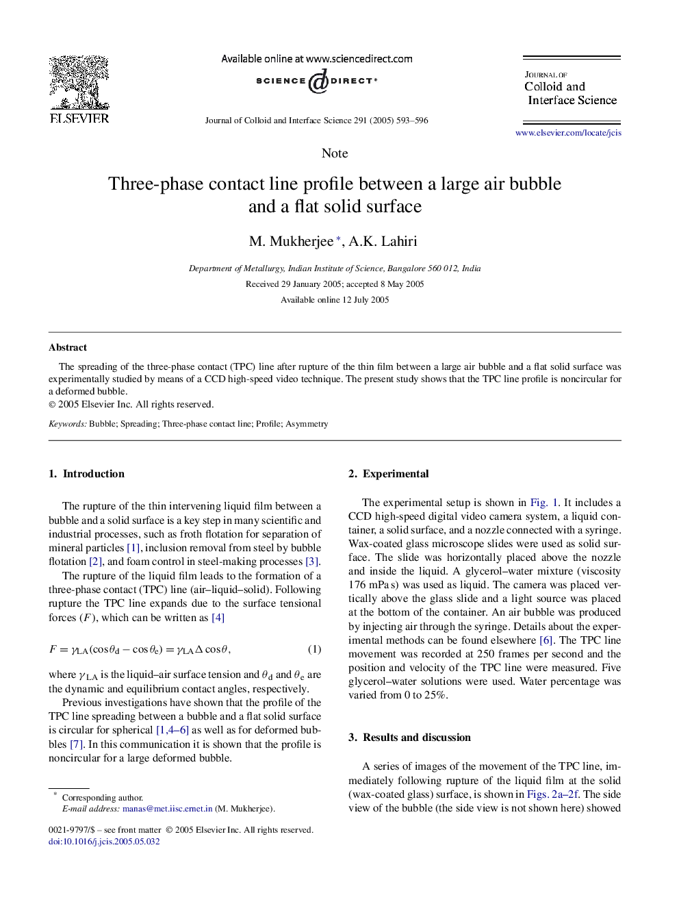 Three-phase contact line profile between a large air bubble and a flat solid surface