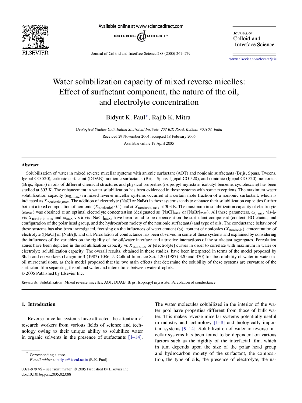 Water solubilization capacity of mixed reverse micelles: Effect of surfactant component, the nature of the oil, and electrolyte concentration