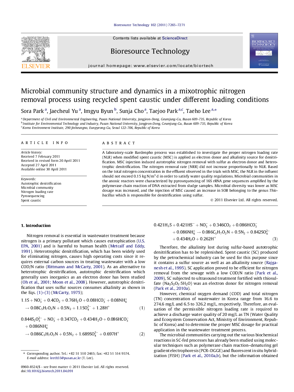 Microbial community structure and dynamics in a mixotrophic nitrogen removal process using recycled spent caustic under different loading conditions