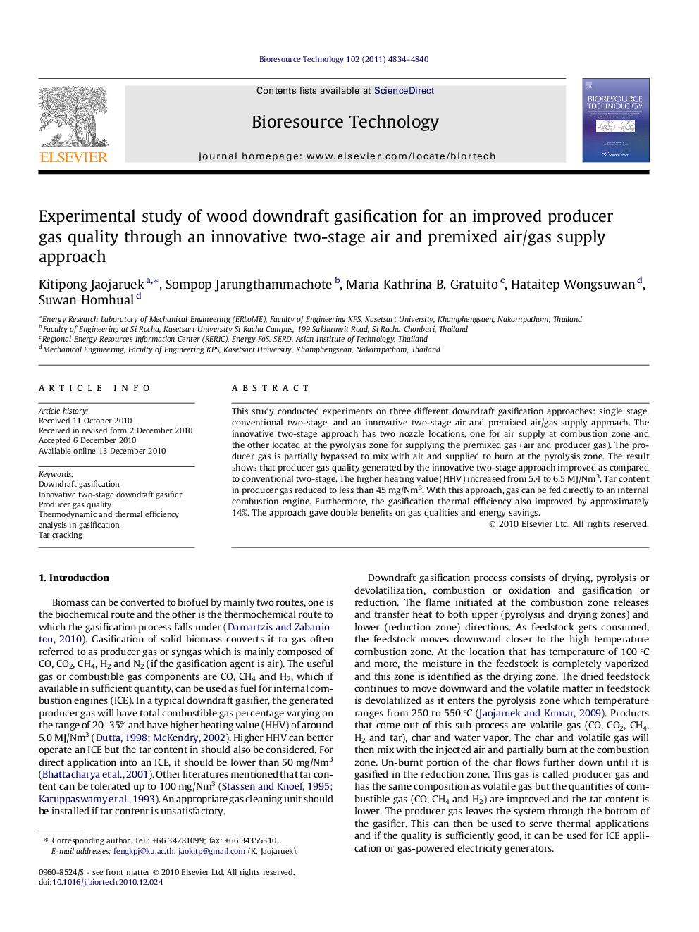 Experimental study of wood downdraft gasification for an improved producer gas quality through an innovative two-stage air and premixed air/gas supply approach