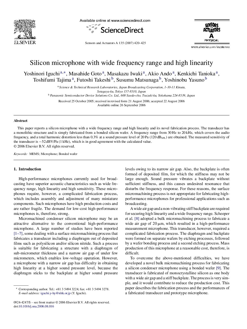 Silicon microphone with wide frequency range and high linearity