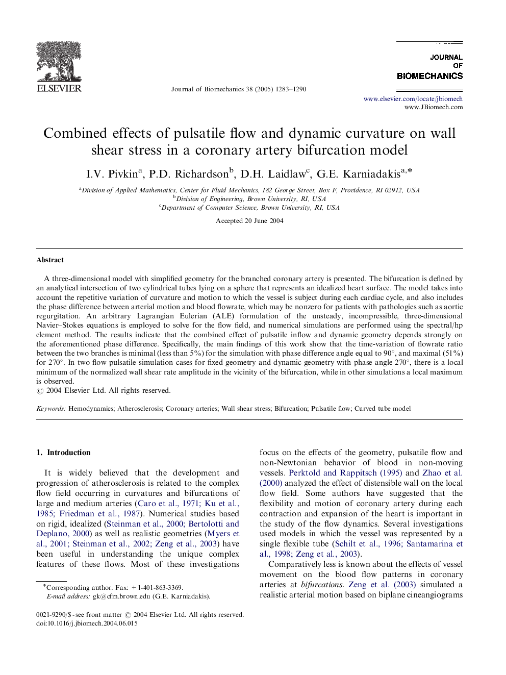 Combined effects of pulsatile flow and dynamic curvature on wall shear stress in a coronary artery bifurcation model