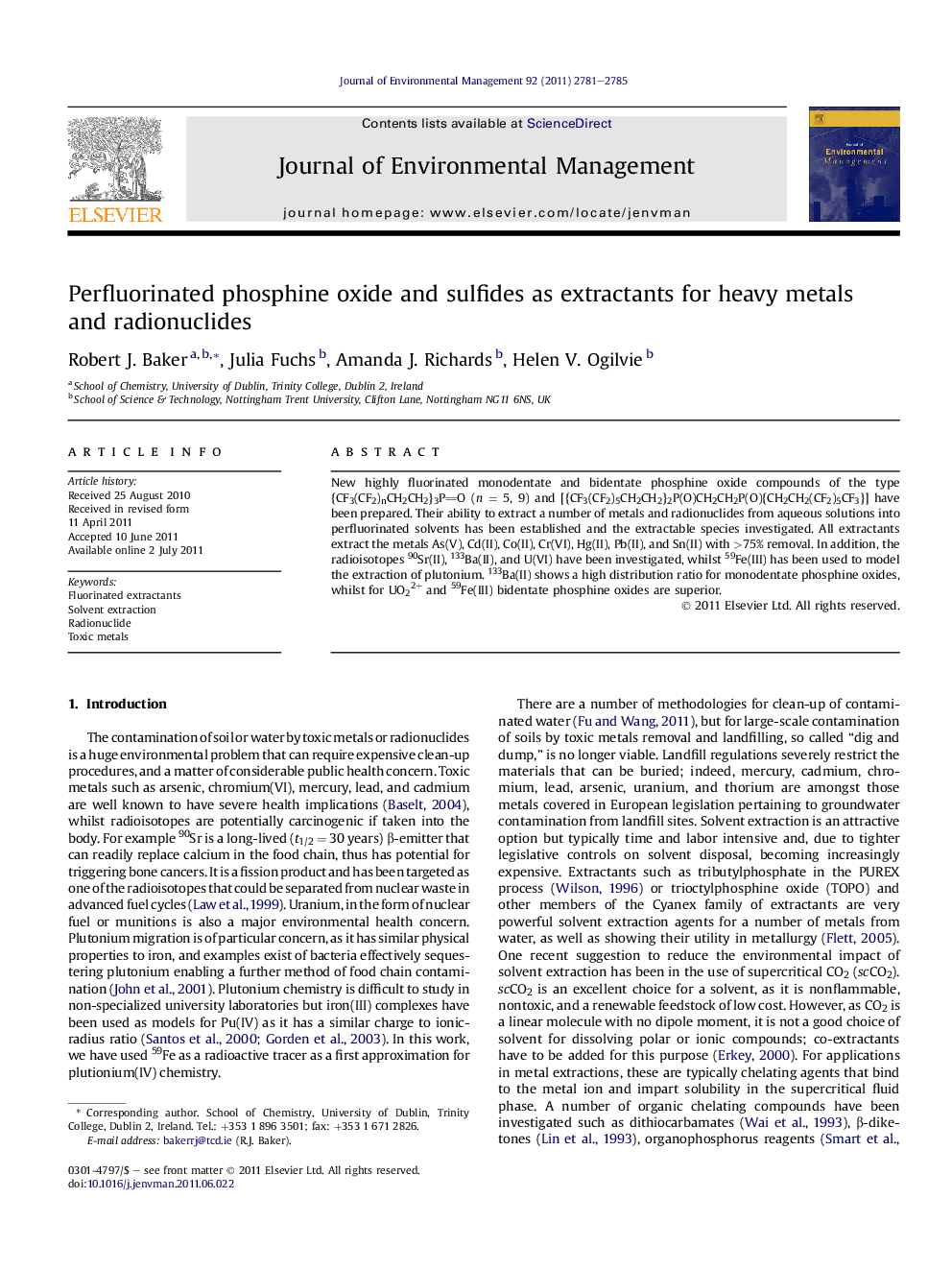 Perfluorinated phosphine oxide and sulfides as extractants for heavy metals and radionuclides