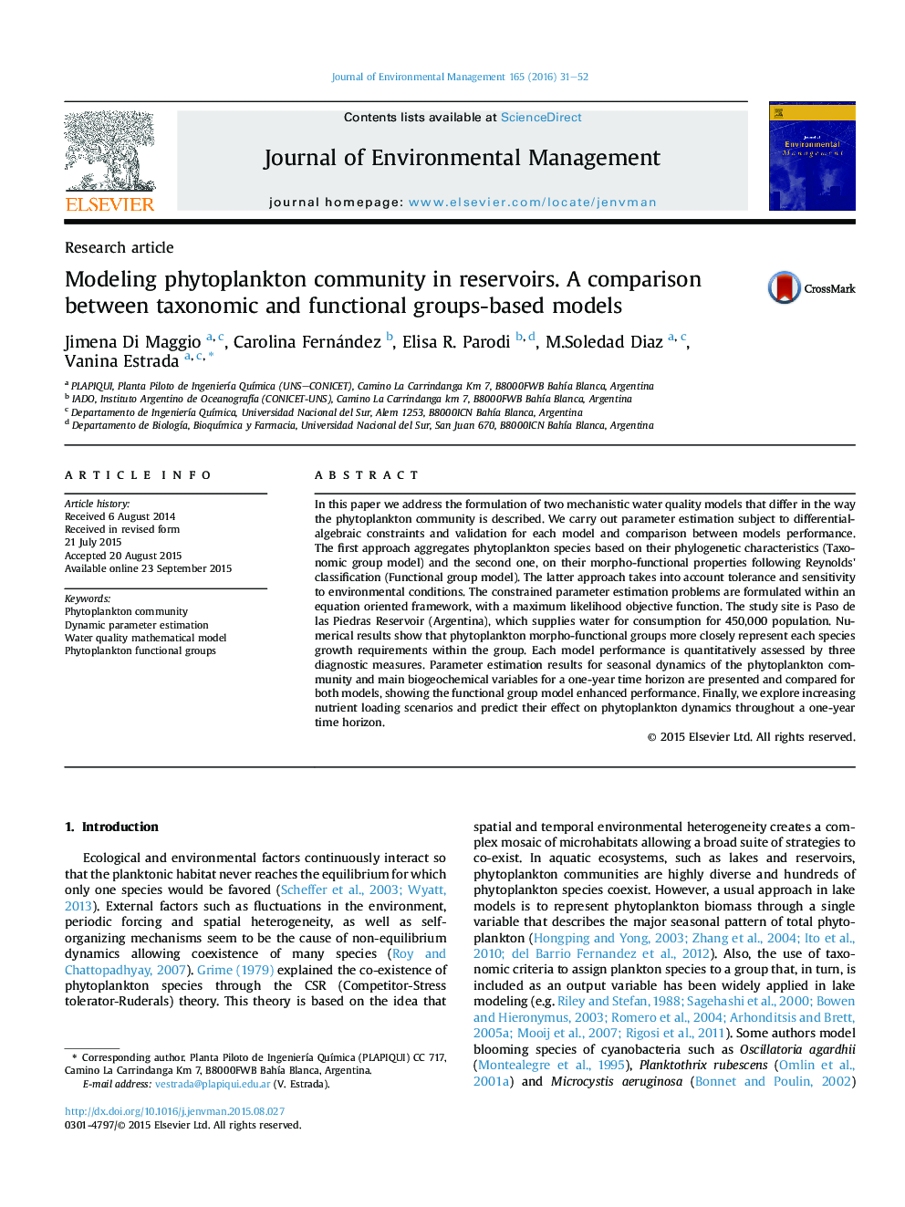 Modeling phytoplankton community in reservoirs. A comparison between taxonomic and functional groups-based models