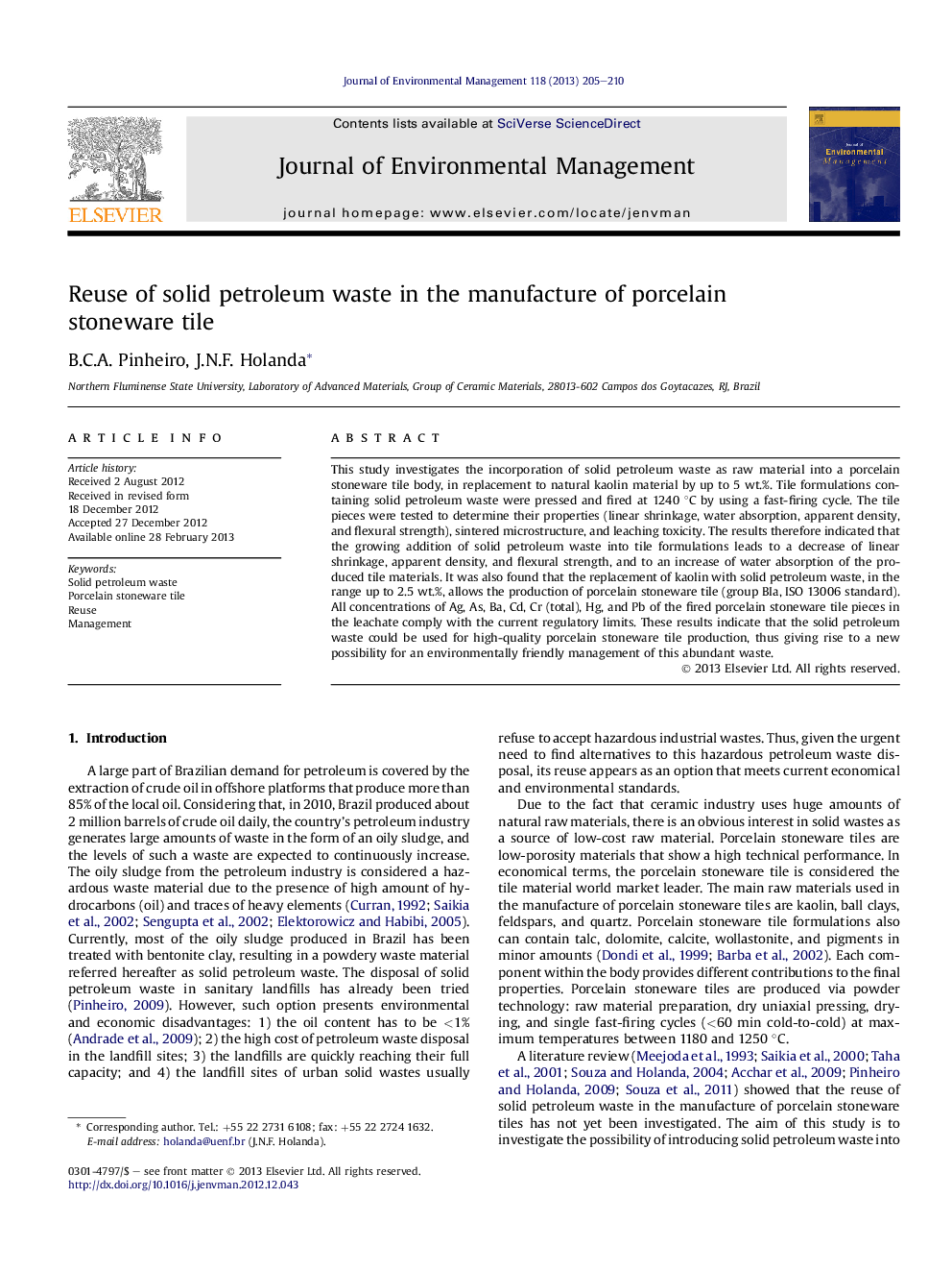 Reuse of solid petroleum waste in the manufacture of porcelain stoneware tile