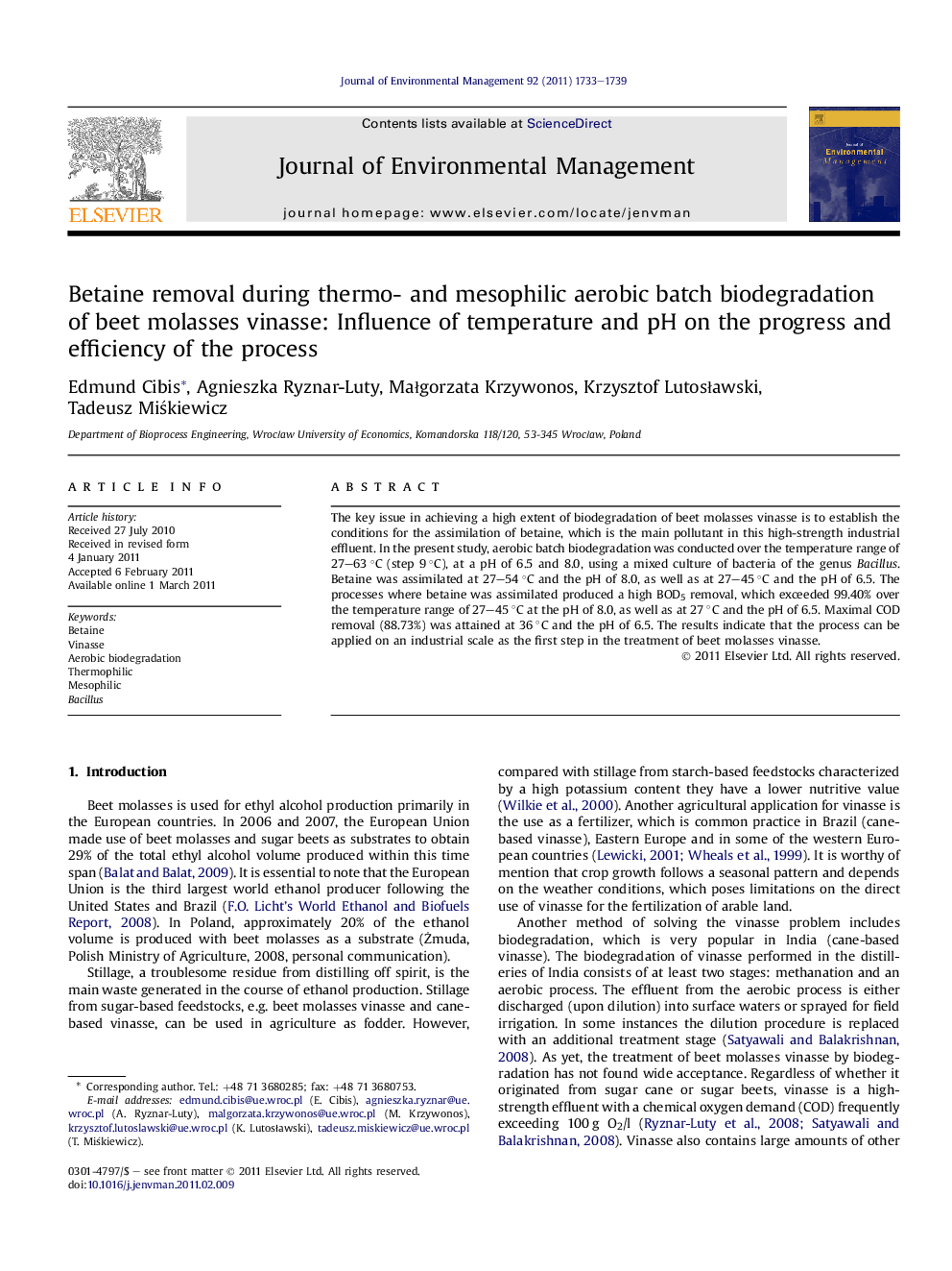 Betaine removal during thermo- and mesophilic aerobic batch biodegradation of beet molasses vinasse: Influence of temperature and pH on the progress and efficiency of the process