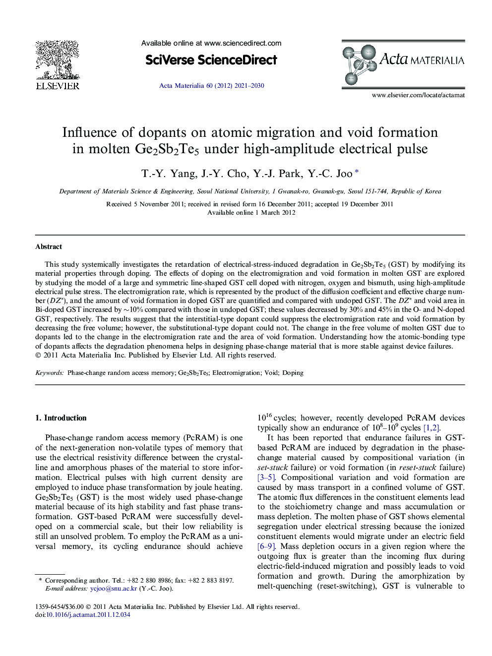 Influence of dopants on atomic migration and void formation in molten Ge2Sb2Te5 under high-amplitude electrical pulse