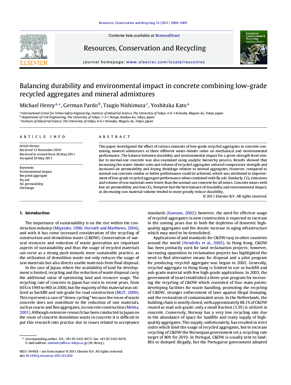 Balancing durability and environmental impact in concrete combining low-grade recycled aggregates and mineral admixtures