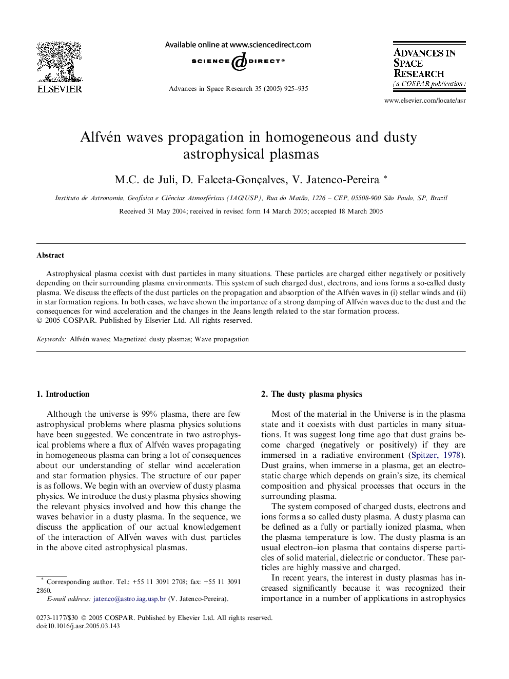 Alfvén waves propagation in homogeneous and dusty astrophysical plasmas