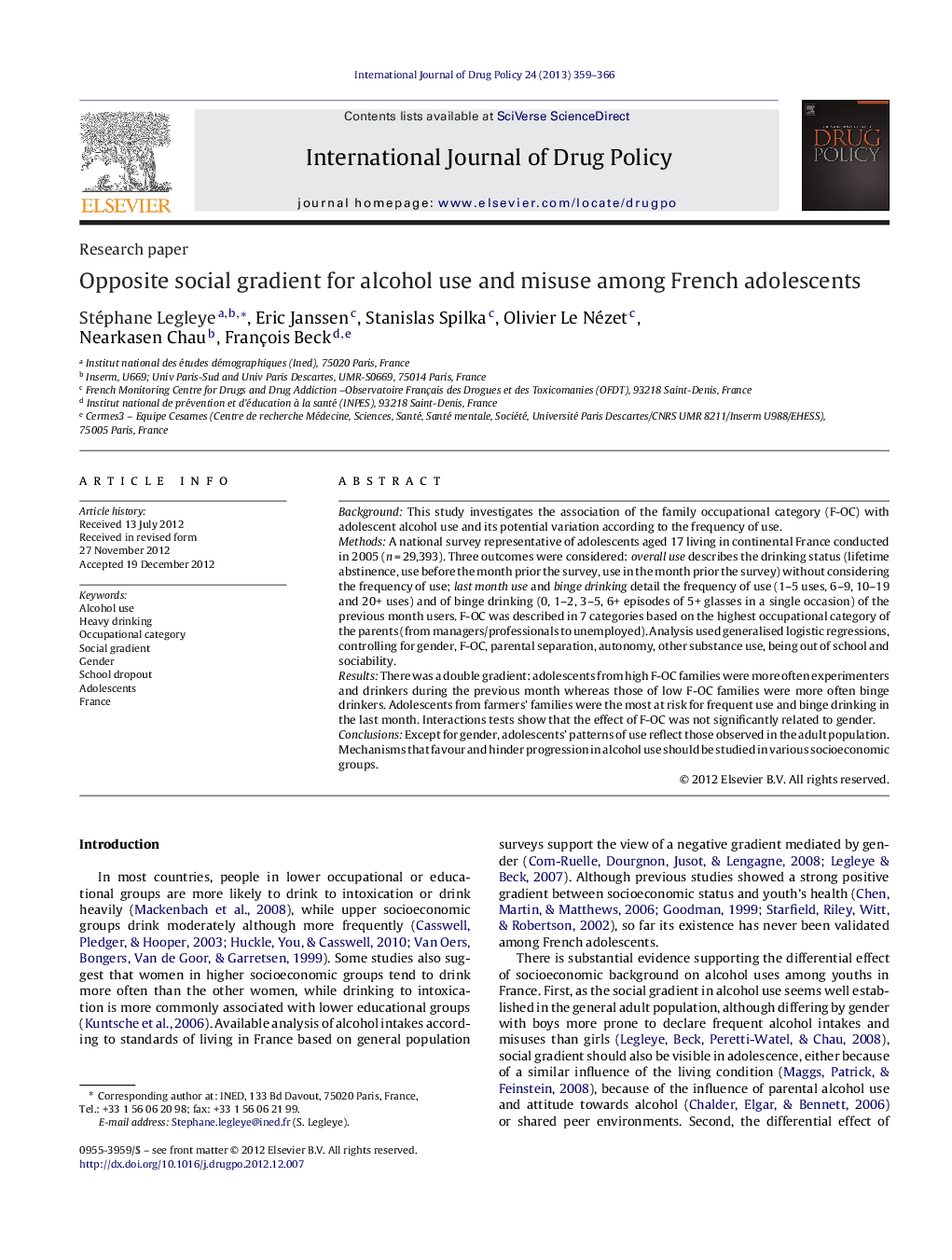 Opposite social gradient for alcohol use and misuse among French adolescents