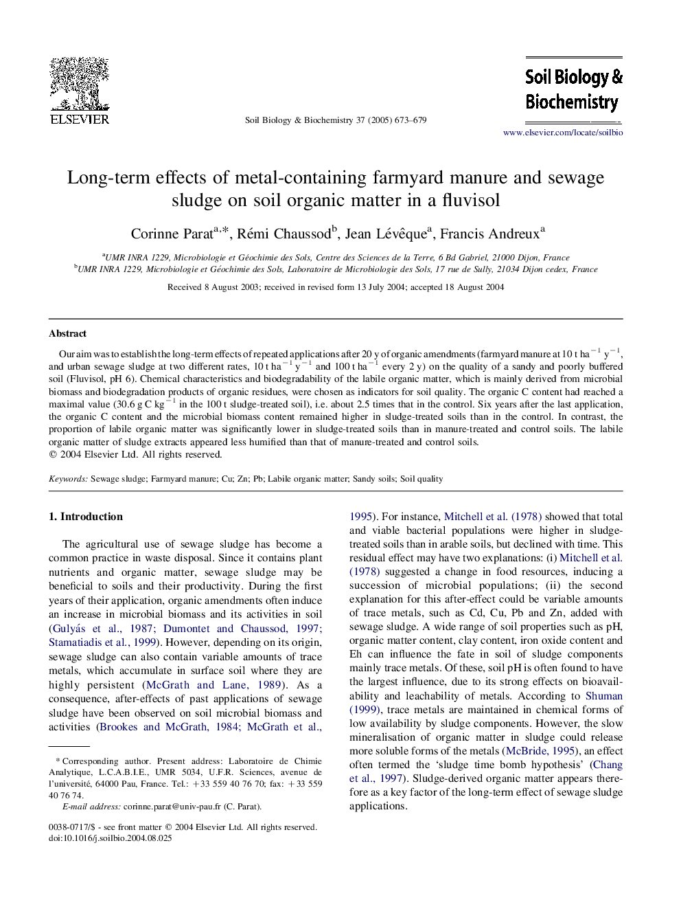 Long-term effects of metal-containing farmyard manure and sewage sludge on soil organic matter in a fluvisol