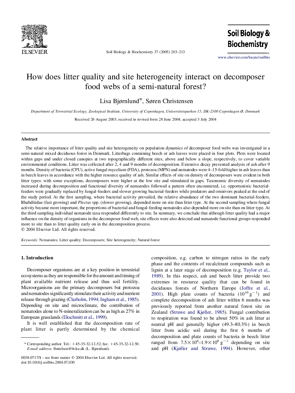 How does litter quality and site heterogeneity interact on decomposer food webs of a semi-natural forest?