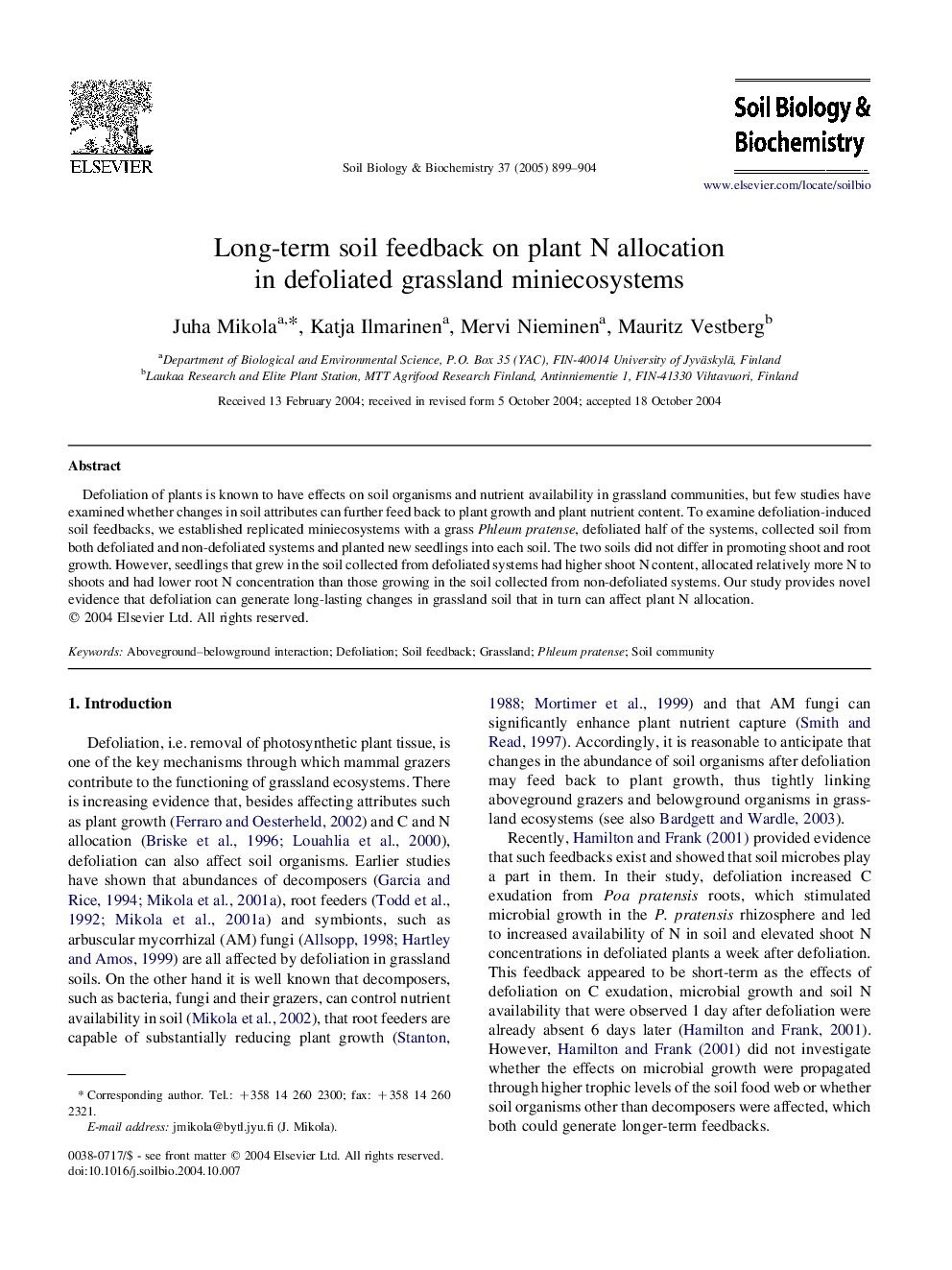 Long-term soil feedback on plant N allocation in defoliated grassland miniecosystems