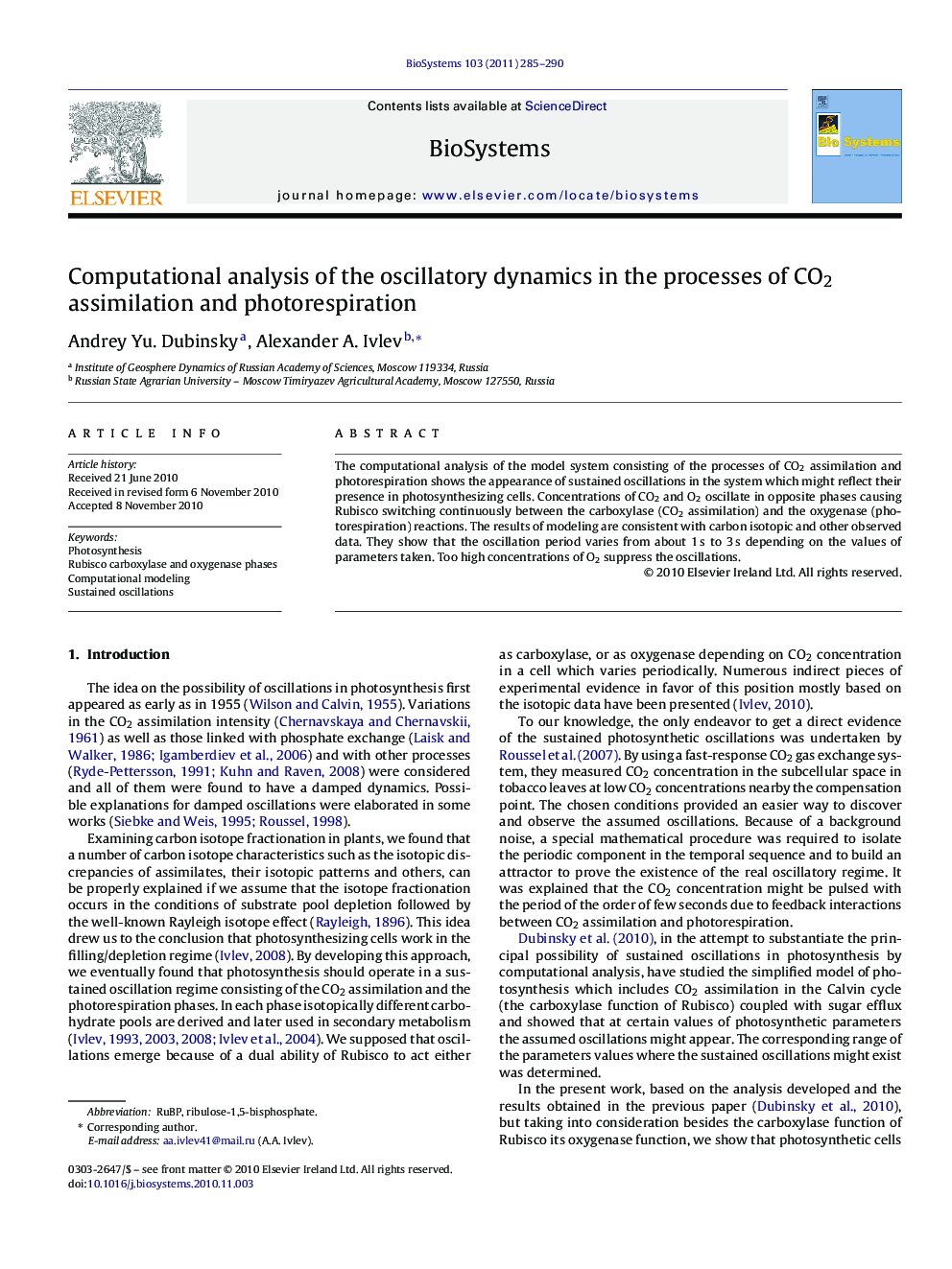 Computational analysis of the oscillatory dynamics in the processes of CO2 assimilation and photorespiration