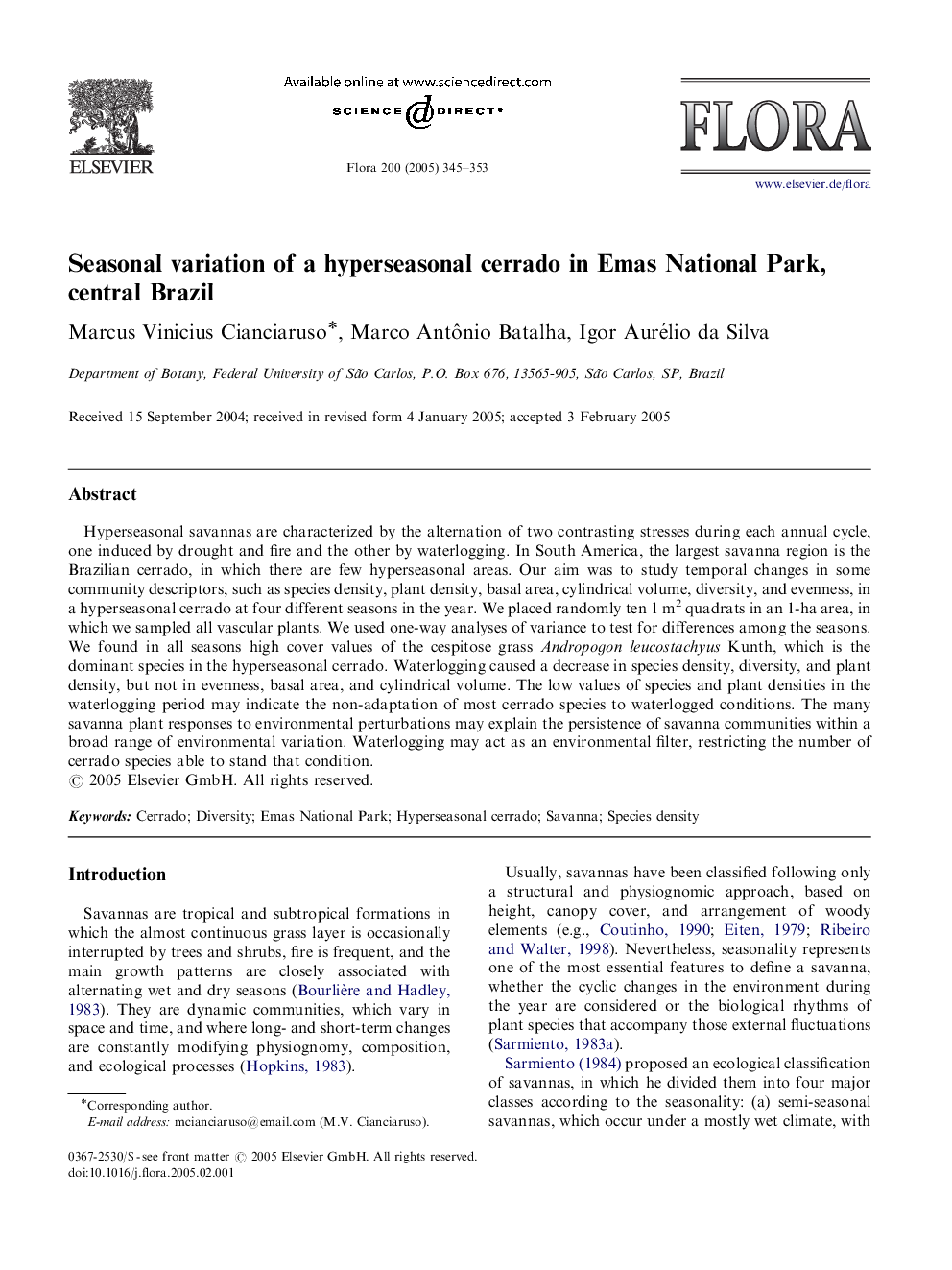 Seasonal variation of a hyperseasonal cerrado in Emas National Park, central Brazil