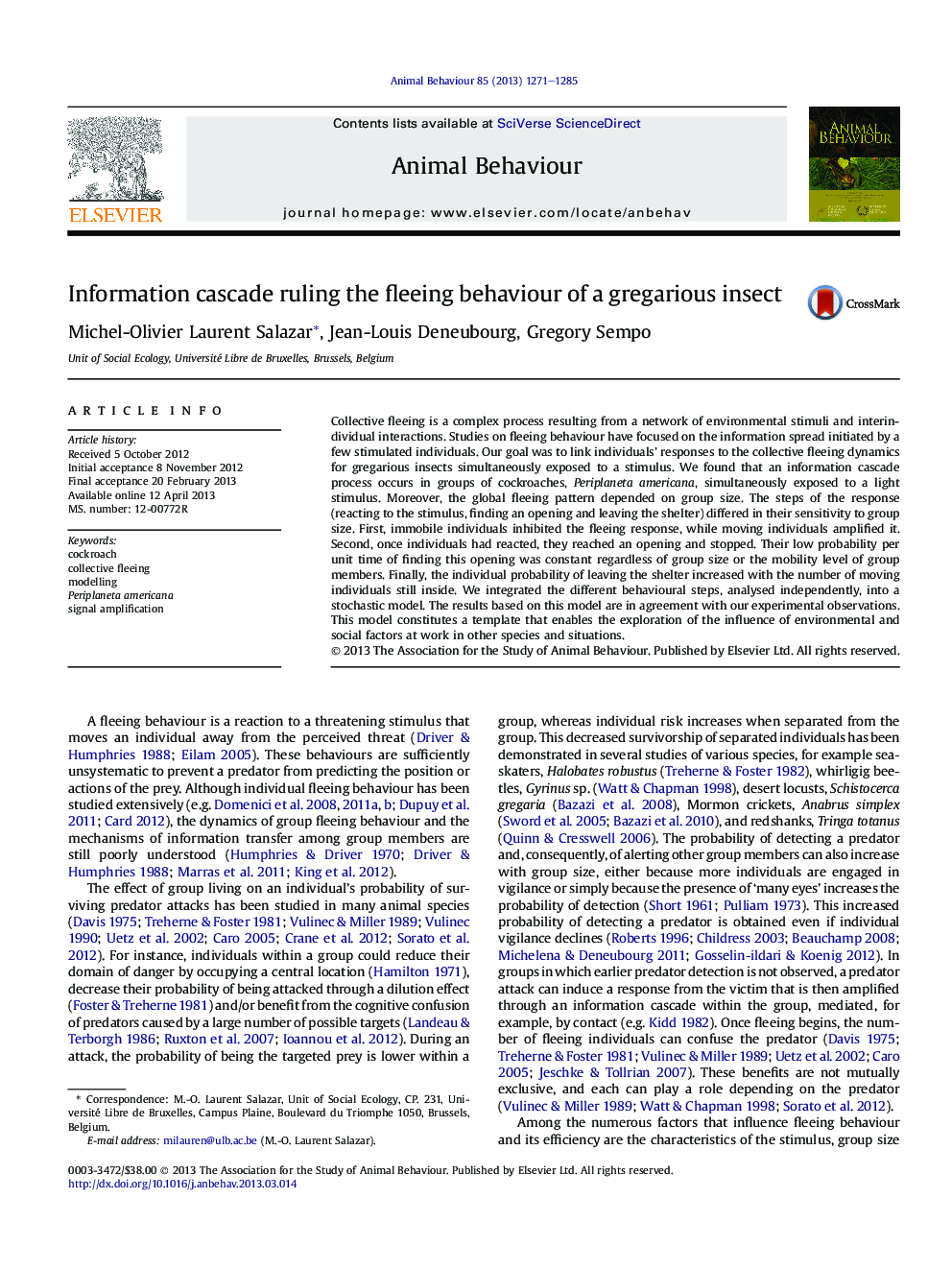 Information cascade ruling the fleeing behaviour of a gregarious insect