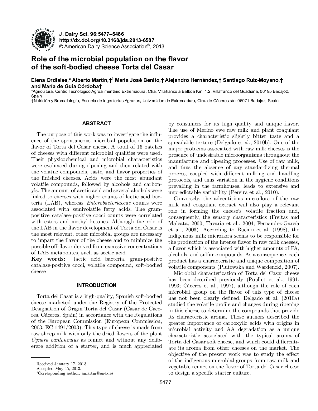 Role of the microbial population on the flavor of the soft-bodied cheese Torta del Casar