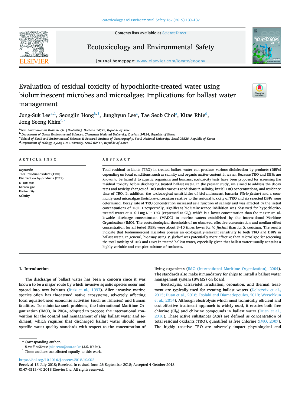 Evaluation of residual toxicity of hypochlorite-treated water using bioluminescent microbes and microalgae: Implications for ballast water management