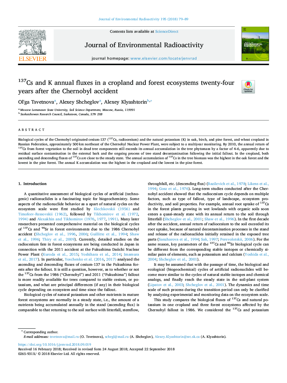 137Cs and K annual fluxes in a cropland and forest ecosystems twenty-four years after the Chernobyl accident