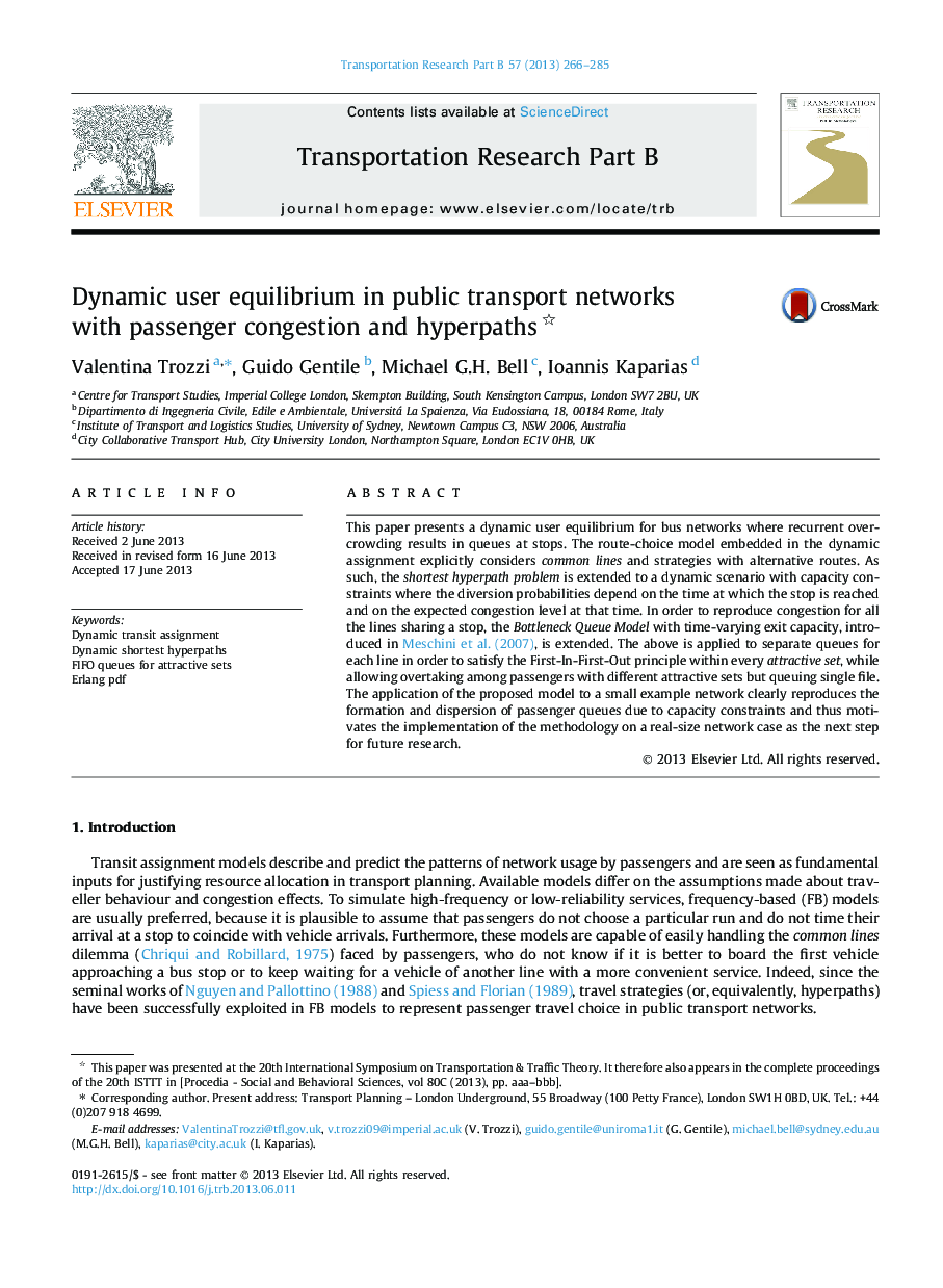 Dynamic user equilibrium in public transport networks with passenger congestion and hyperpaths 