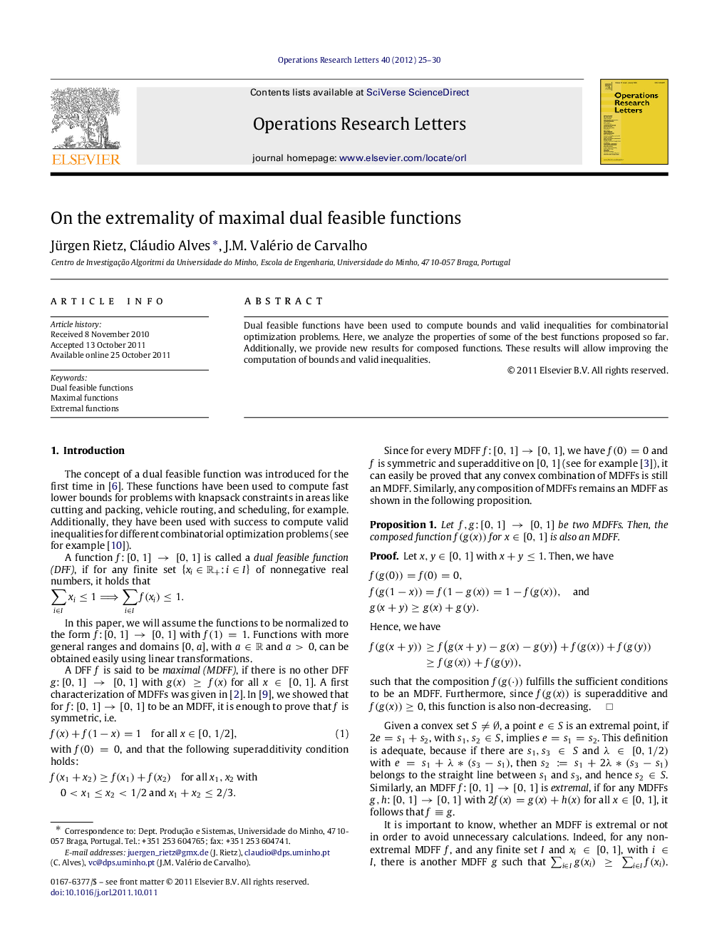 On the extremality of maximal dual feasible functions