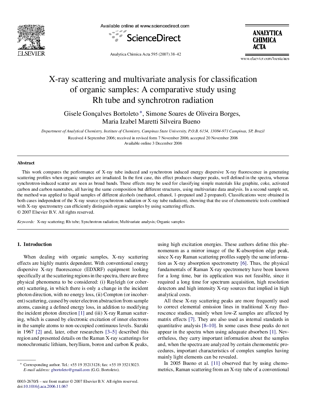 X-ray scattering and multivariate analysis for classification of organic samples: A comparative study using Rh tube and synchrotron radiation