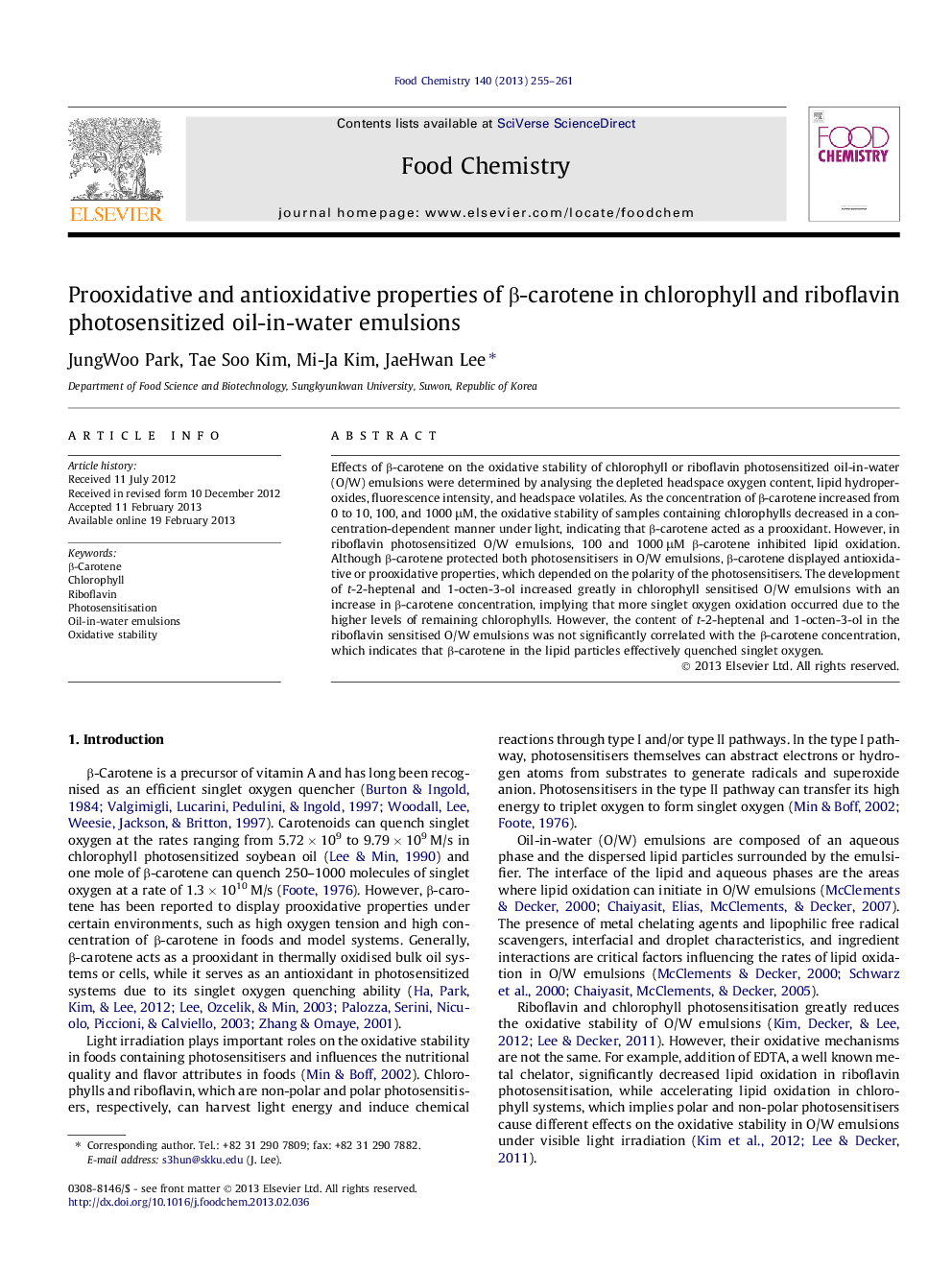 Prooxidative and antioxidative properties of β-carotene in chlorophyll and riboflavin photosensitized oil-in-water emulsions