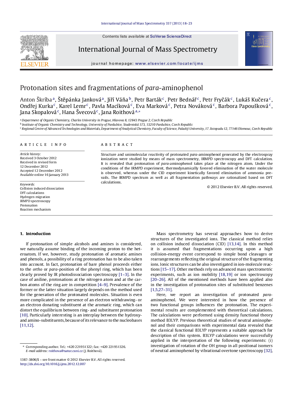 Protonation sites and fragmentations of para-aminophenol