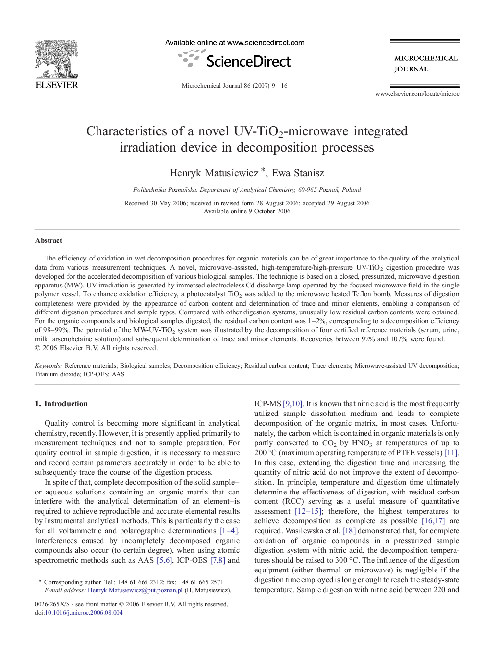 Characteristics of a novel UV-TiO2-microwave integrated irradiation device in decomposition processes