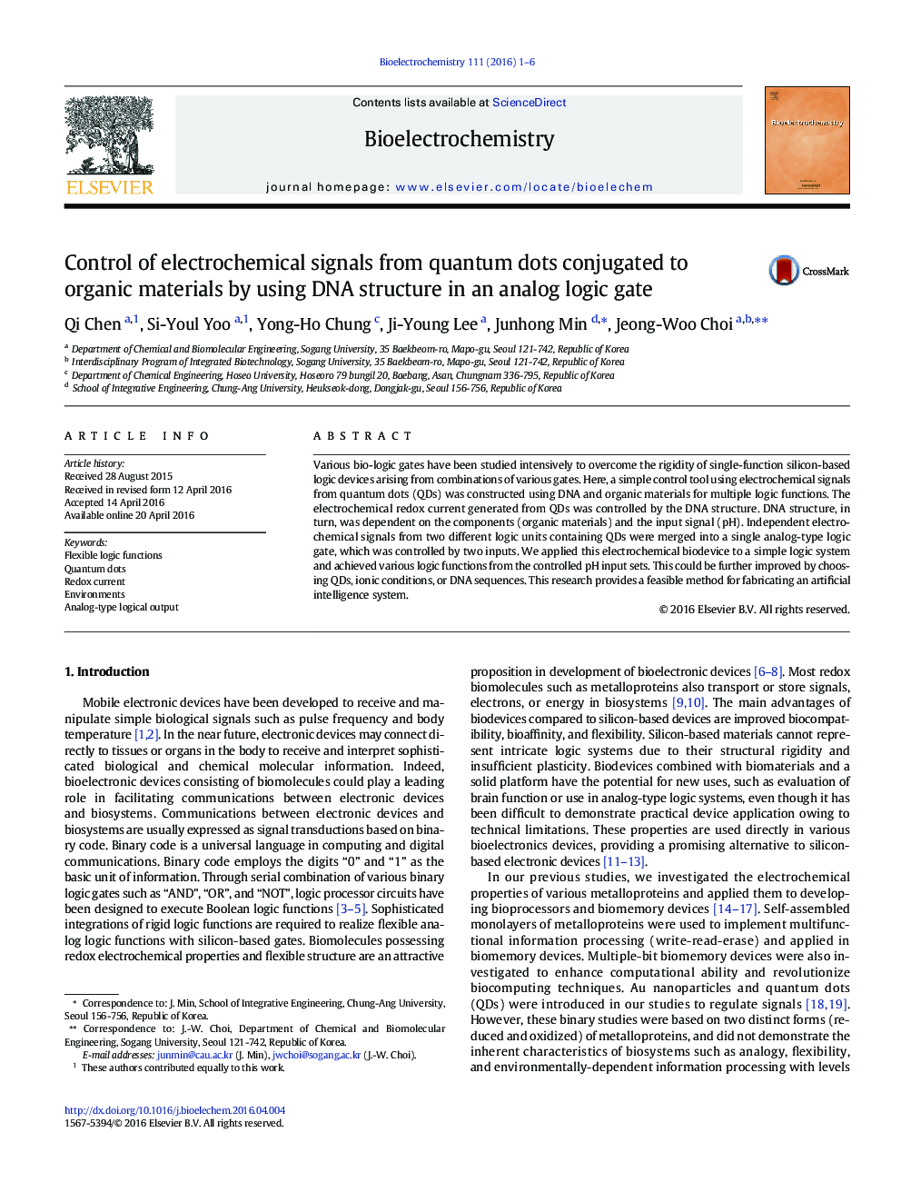 Control of electrochemical signals from quantum dots conjugated to organic materials by using DNA structure in an analog logic gate