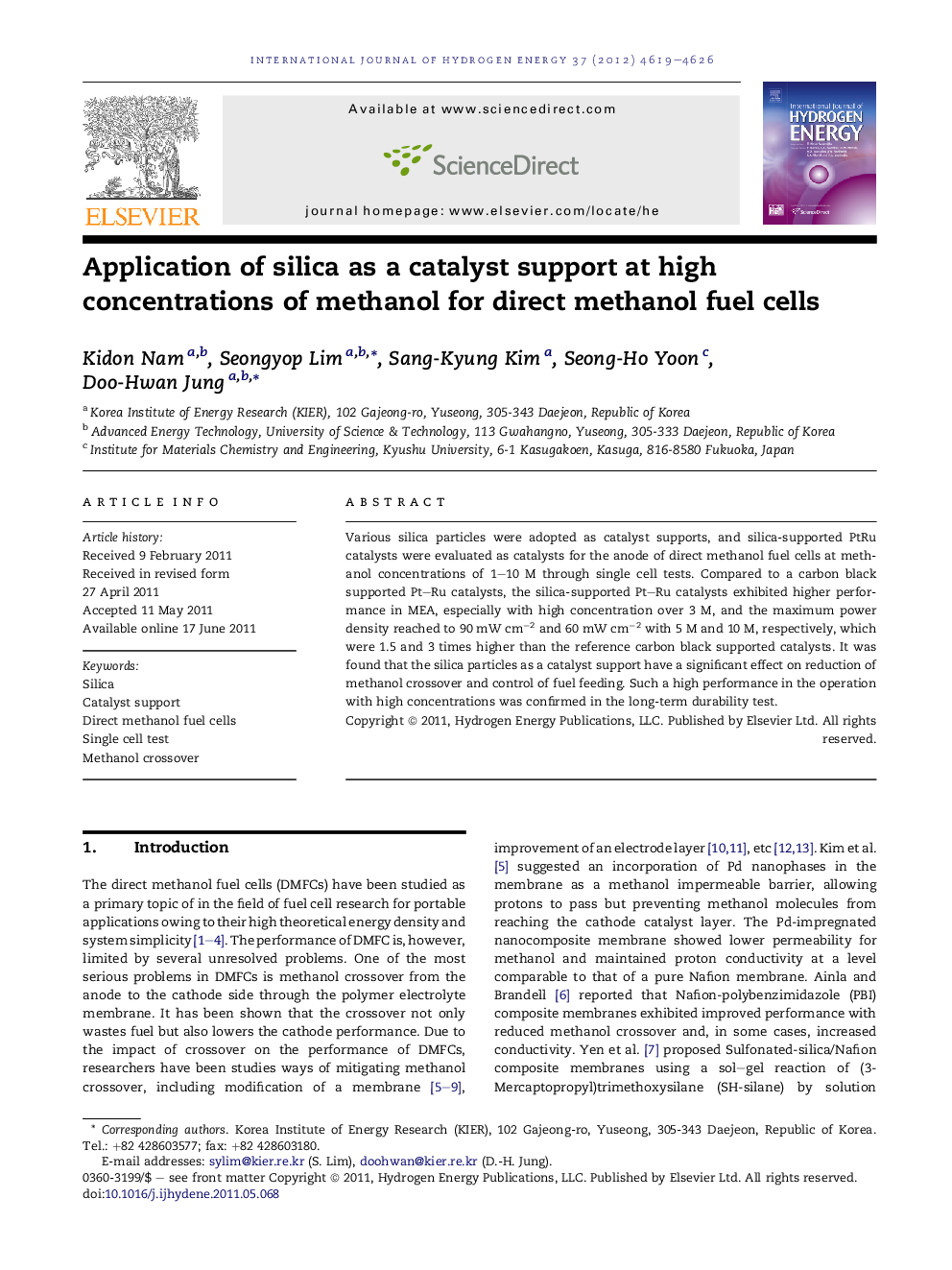 Application of silica as a catalyst support at high concentrations of methanol for direct methanol fuel cells