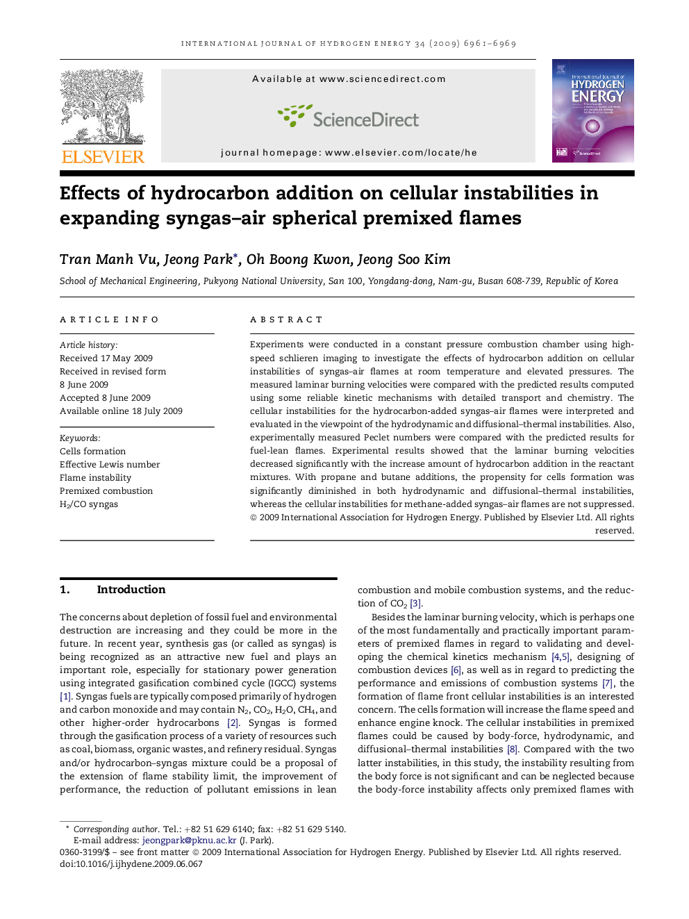 Effects of hydrocarbon addition on cellular instabilities in expanding syngas–air spherical premixed flames