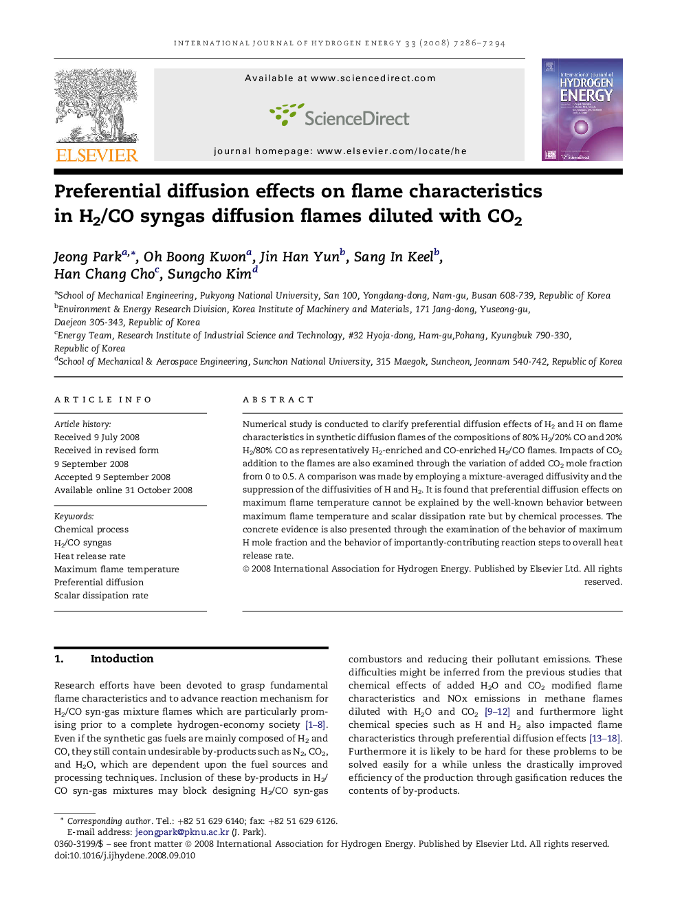 Preferential diffusion effects on flame characteristics in H2/CO syngas diffusion flames diluted with CO2